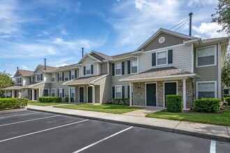 Hatteras Sound Apartment Homes in Sanford, FL - Foto de edificio - Building Photo