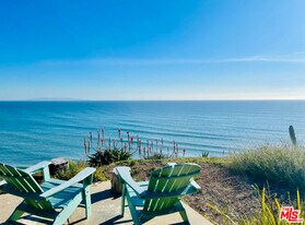 17352 Sunset Blvd in Los Angeles, CA - Building Photo