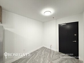 2135 Jane St in Toronto, ON - Building Photo - Building Photo