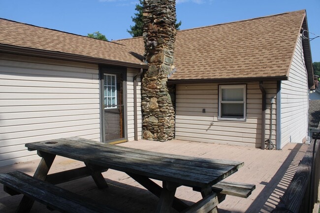 10 Winter Ave in Glen Rock, PA - Building Photo - Building Photo