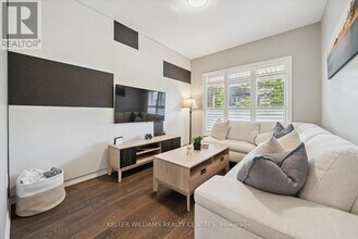 72 Pointon St in Aurora, ON - Building Photo - Building Photo