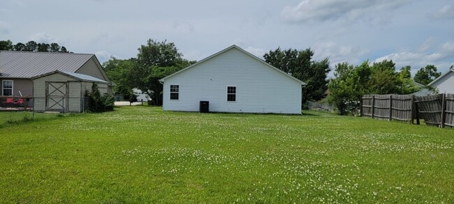1303 Navarro Loop in Jacksonville, NC - Building Photo - Building Photo