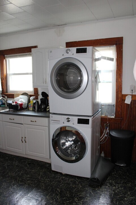 63 Pinckney St, Unit #3 in Somerville, MA - Building Photo