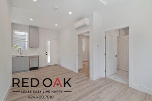 4590 N Riverton Ave in Toluca Lake, CA - Building Photo