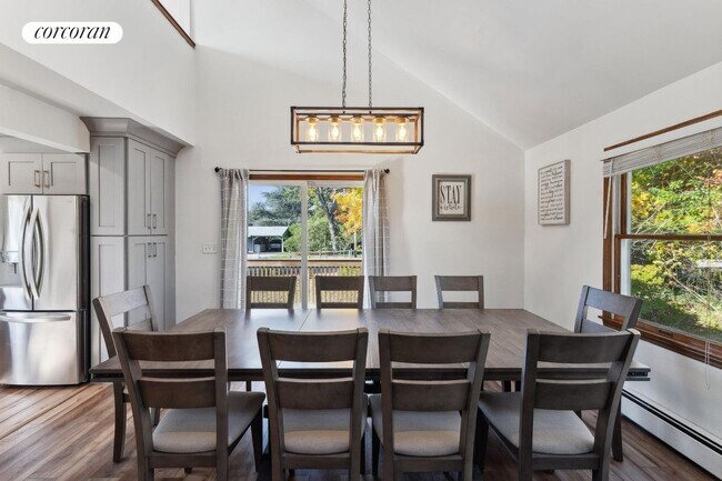 20 Magee Dr in Southampton, NY - Building Photo - Building Photo