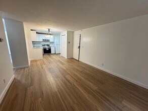 361 Faneuil St, Unit 12 in Boston, MA - Foto de edificio - Building Photo