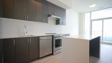 8960-8960 Jane St in Vaughan, ON - Building Photo - Building Photo