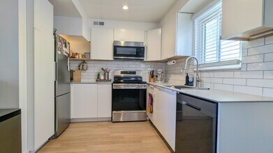 1030 Casa Dr in Schaumburg, IL - Building Photo - Building Photo