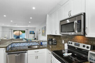 9421 S Ocean Dr in Jensen Beach, FL - Building Photo - Building Photo