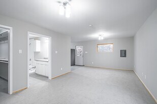 831 S French Ave, Unit 1 in Denison, TX - Building Photo