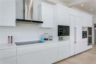 9653 Highridge Dr in Beverly Hills, CA - Building Photo - Building Photo