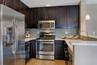 33 Rogers St, Unit 201 in Cambridge, MA - Building Photo - Building Photo