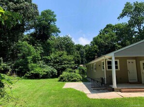 509 E Broadway in Port Jefferson, NY - Building Photo - Building Photo