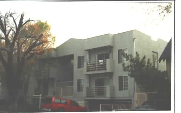 21218 Valerio St in Canoga Park, CA - Building Photo - Building Photo