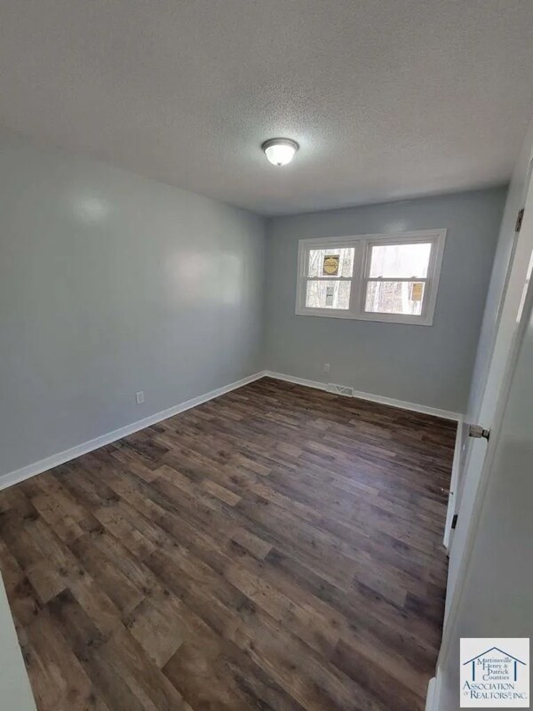 122 Pony Pl in Martinsville, VA - Foto de edificio - Building Photo