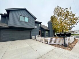 151 Albert Pl, Unit A in Costa Mesa, CA - Building Photo