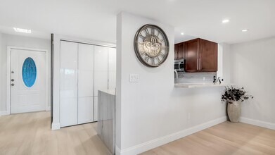 240 Captains Walk in Delray Beach, FL - Building Photo - Building Photo