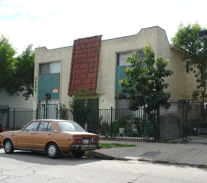 5885 Whitnall Hwy in North Hollywood, CA - Building Photo