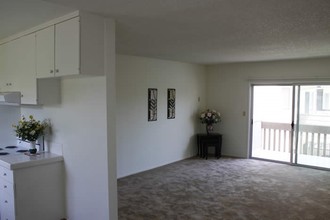 23105 Madison Avenue Apartments in Torrance, CA - Building Photo - Interior Photo