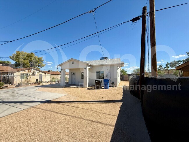 property at 2939 W Polk St