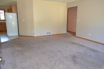 212 Hawkins Dr in Brainerd, MN - Building Photo - Building Photo