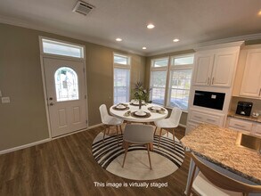 5307 Camelot Dr E in Sarasota, FL - Foto de edificio - Building Photo