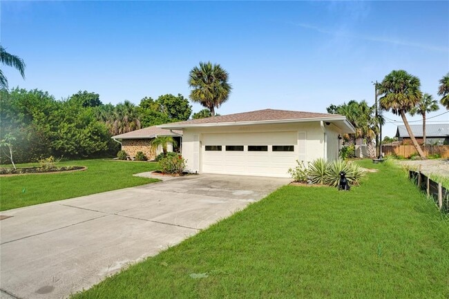 3307 Pinetree St in Port Charlotte, FL - Building Photo - Building Photo