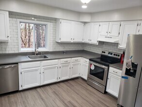 10 Hammond Dr, Unit B in Gansevoort, NY - Building Photo - Building Photo