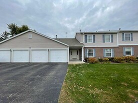 328 Mulberry Ct in Bartlett, IL - Building Photo