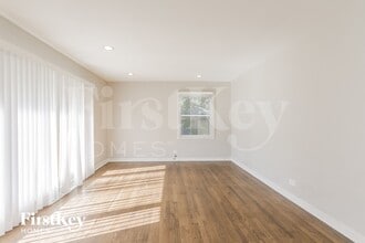 16088 W Des Plaines Dr in Libertyville, IL - Foto de edificio - Building Photo