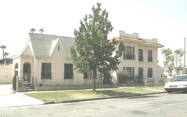 122 N Huntington Dr in Alhambra, CA - Building Photo - Building Photo