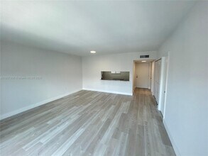 3626 NE 168th St in North Miami Beach, FL - Building Photo - Building Photo