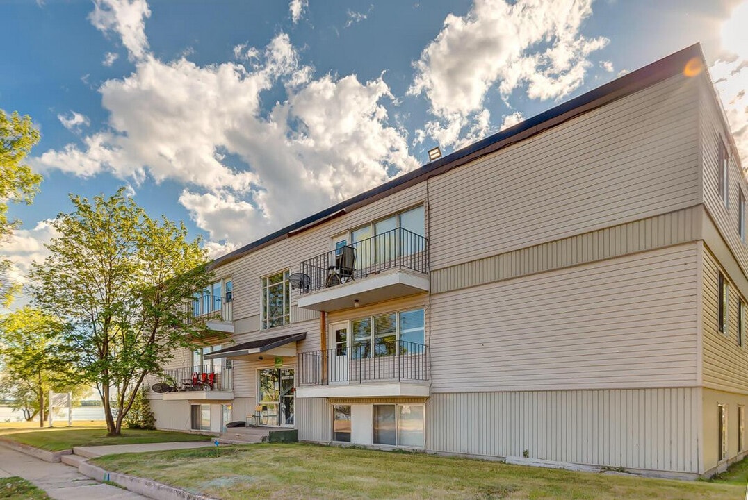 Lakeview Apartments in Bonnyville, AB - Building Photo