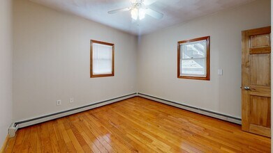 64 Paris St in Medford, MA - Building Photo - Building Photo