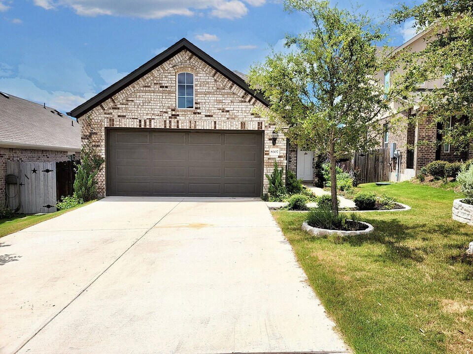 8307 Prairie Rye Dr in Lago Vista, TX - Building Photo