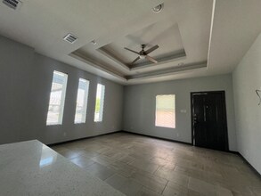 904 E la Cantera Ave in McAllen, TX - Building Photo - Building Photo