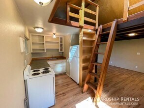 2266 Alder St in Eugene, OR - Building Photo - Building Photo