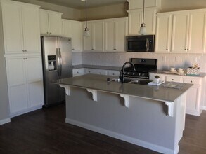 9214 Wolf River Ave in Bakersfield, CA - Building Photo - Building Photo