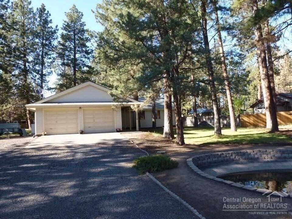 20220 Rae Rd in Bend, OR - Building Photo