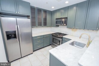 1323 Clifton St NW in Washington, DC - Building Photo - Building Photo