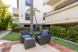 960 N. Alfred in Los Angeles, CA - Building Photo - Building Photo