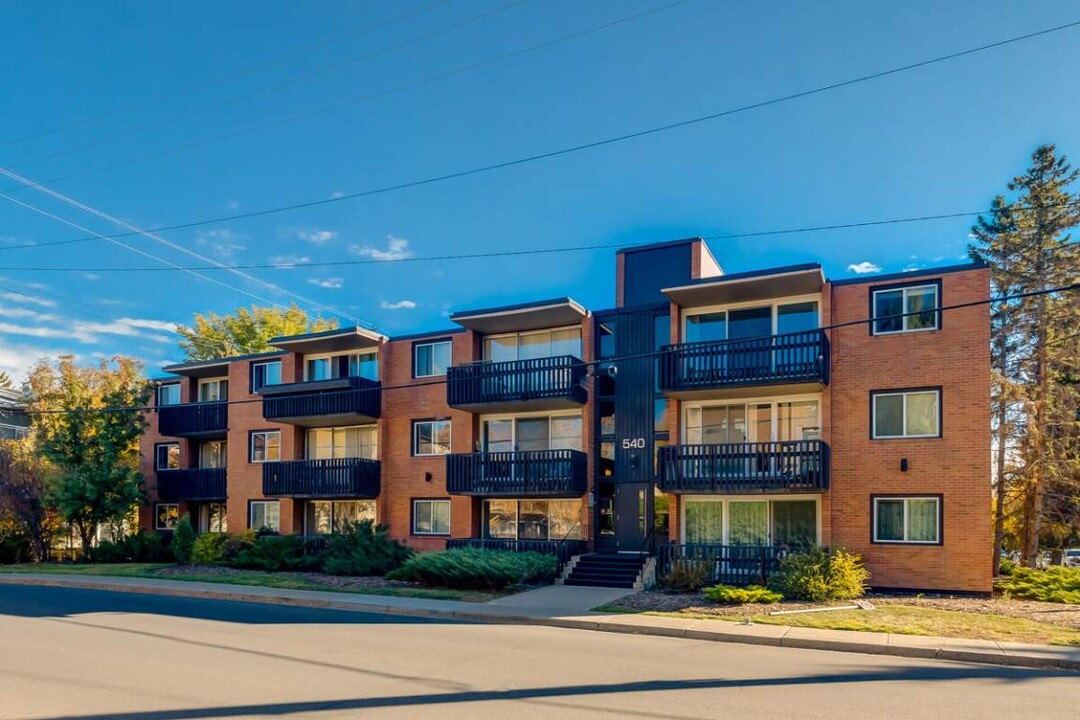 Chinook Gardens in Calgary, AB - Building Photo