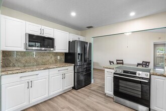 1100 Basswood Pl in Wellington, FL - Building Photo - Building Photo