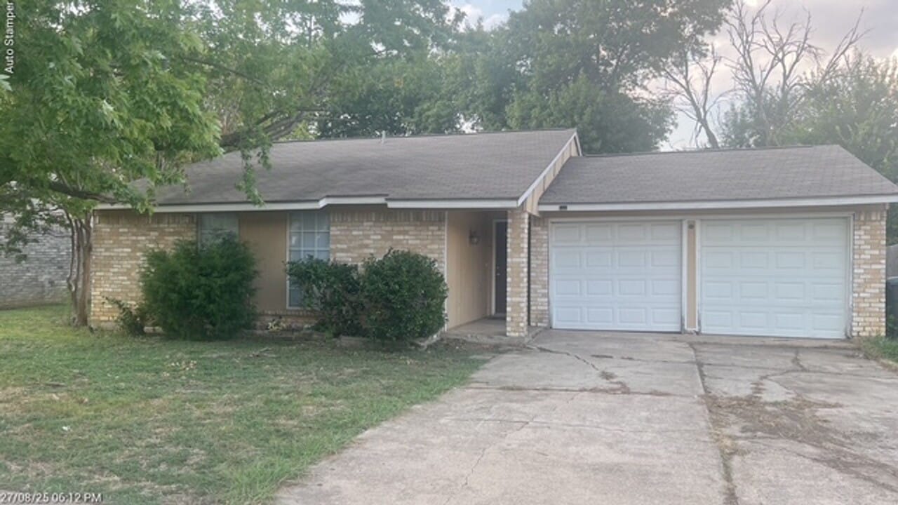 421 Stonecreek Dr in Arlington, TX - Building Photo