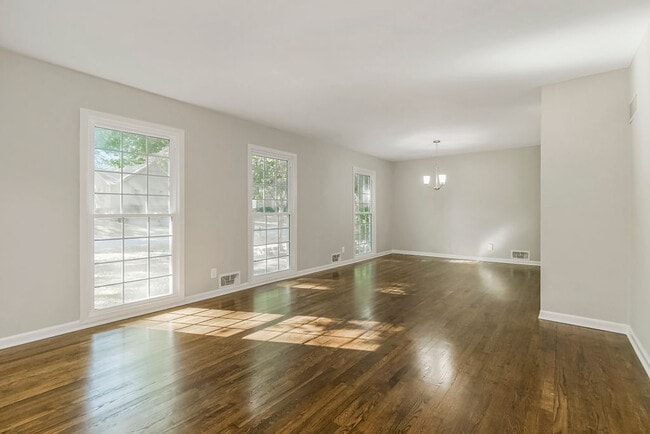 9859 Connell Dr in Overland Park, KS - Foto de edificio - Building Photo