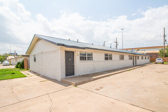 Maples in Lubbock, TX - Building Photo - Building Photo