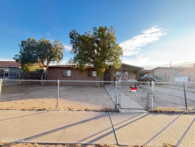 4724 Sierra Madre Dr in El Paso, TX - Building Photo - Building Photo