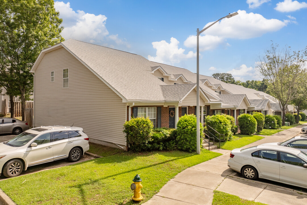 Savannah Crossing in Tallahassee, FL - Building Photo