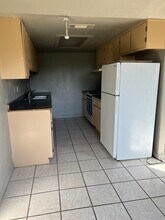 329 W Wilson St, Unit #102 in Madera, CA - Building Photo - Building Photo