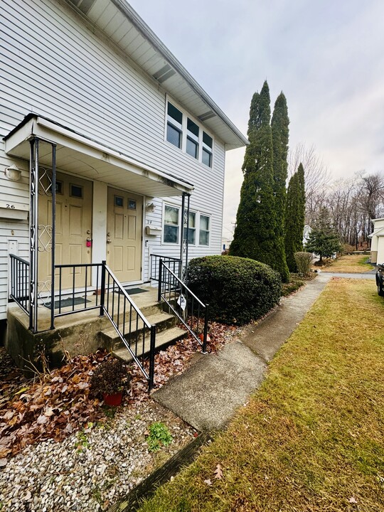 24 Cedar Ave in Waterbury, CT - Building Photo